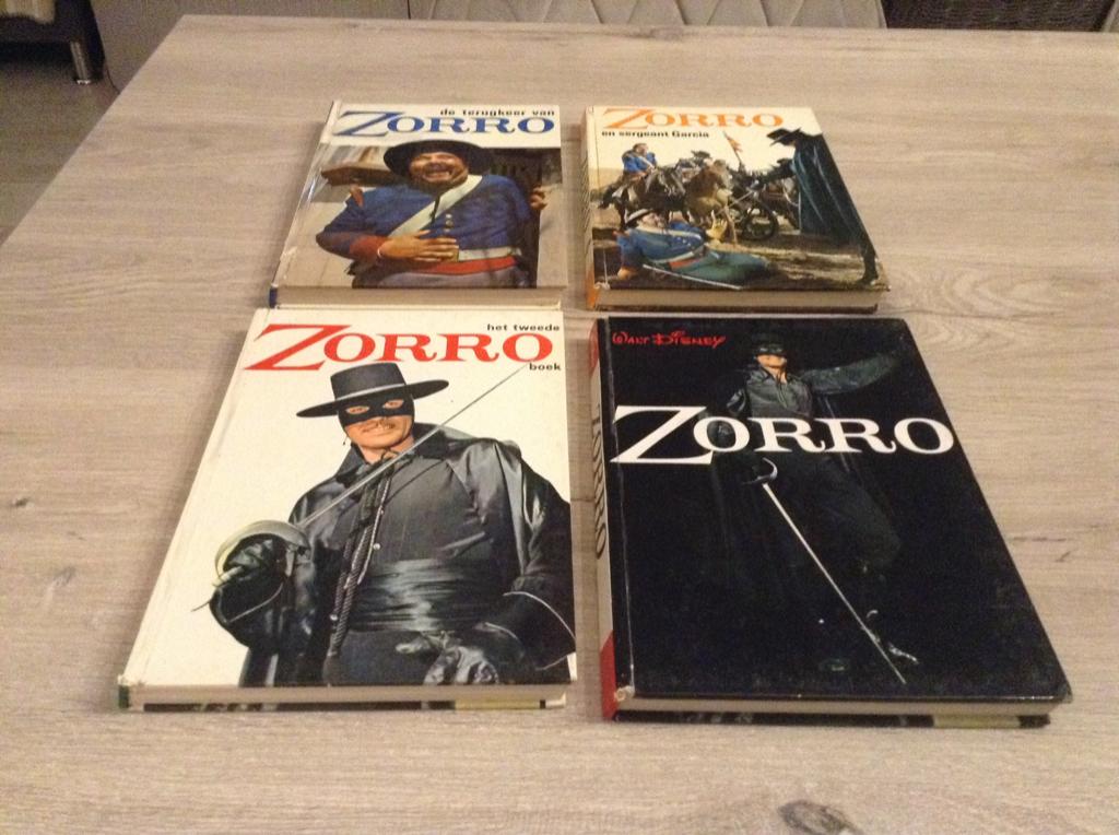 Walt Disney Zorro verschillende voorleesboeken, Ophalen of Verzenden, Gelezen, Walt Disney