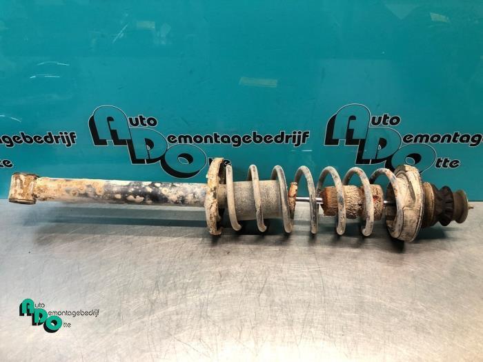 Barre amortisseur arrière gauche d'un Volkswagen Golf (Golf, Autos : Pièces & Accessoires, Suspension & Châssis, Volkswagen, Utilisé