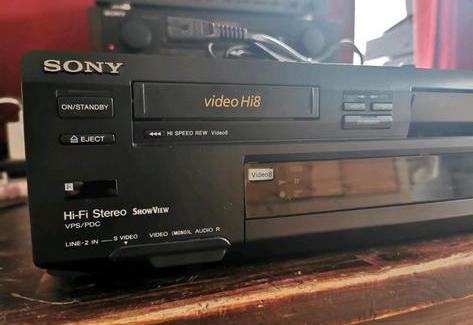 Combiné Sony SLV-T2000 Vidéo8/HI8 & VHS – Révisé, Garanti 1 An