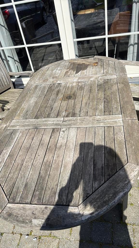 Houten tuintafel met 6 stoelen gratis, Ophalen, Zo goed als nieuw