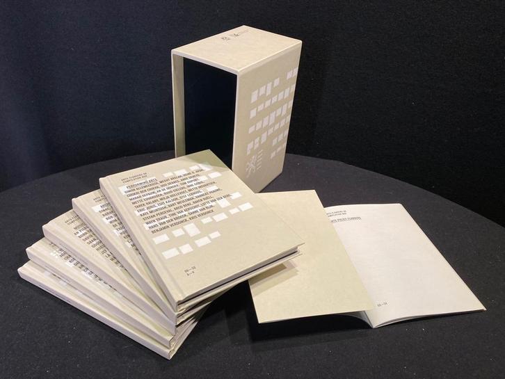 ARTS FLANDERS 08 Compilation Box 2008 Engelstalig, Boeken, Kunst en Cultuur | Beeldend, Zo goed als nieuw, Schilder- en Tekenkunst