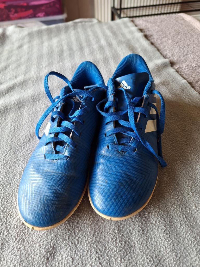 Chaussures de football en salle Adidas Taille 35, Sports & Fitness, Enlèvement ou Envoi