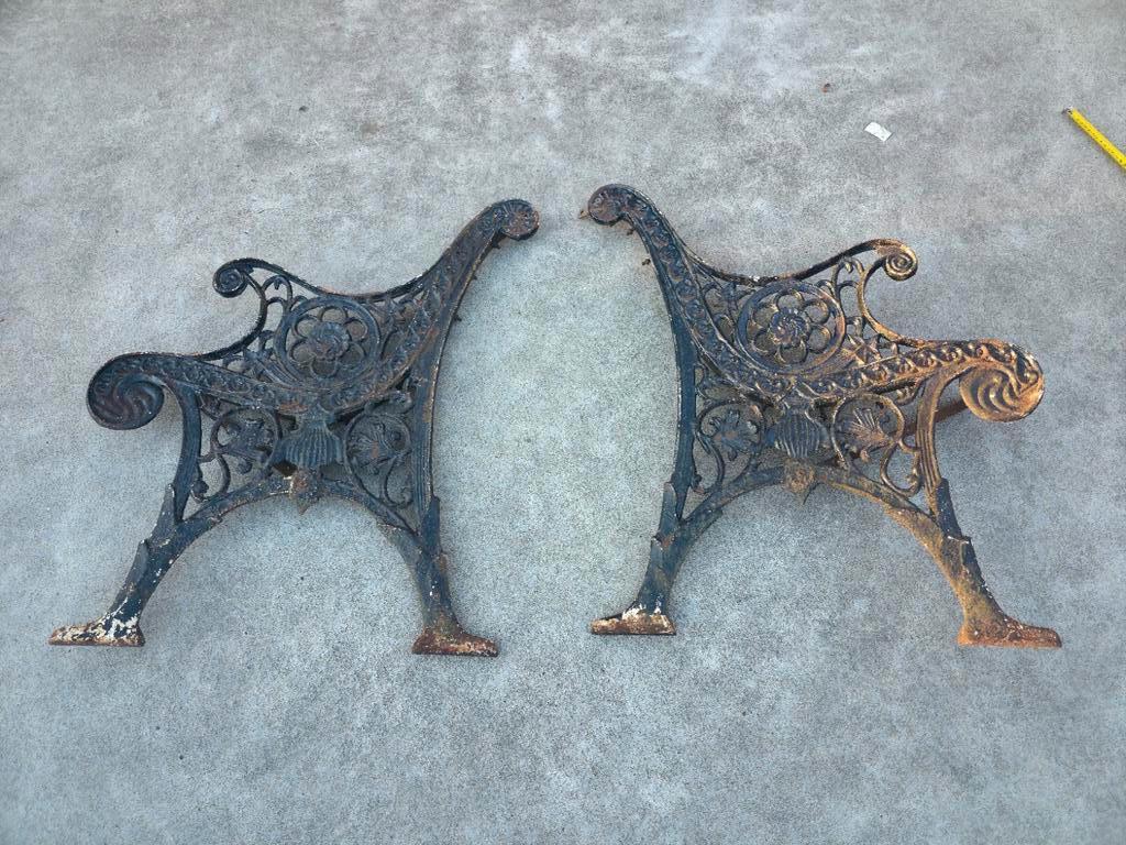 Côtés de banc de jardin anciens en fonte — pieds de banc ori, Enlèvement, Utilisé, Métal