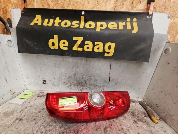 Feu arrière gauche d'un Opel Combo, Autos : Pièces & Accessoires, Éclairage, Opel, Utilisé, 3 mois de garantie, Enlèvement ou Envoi