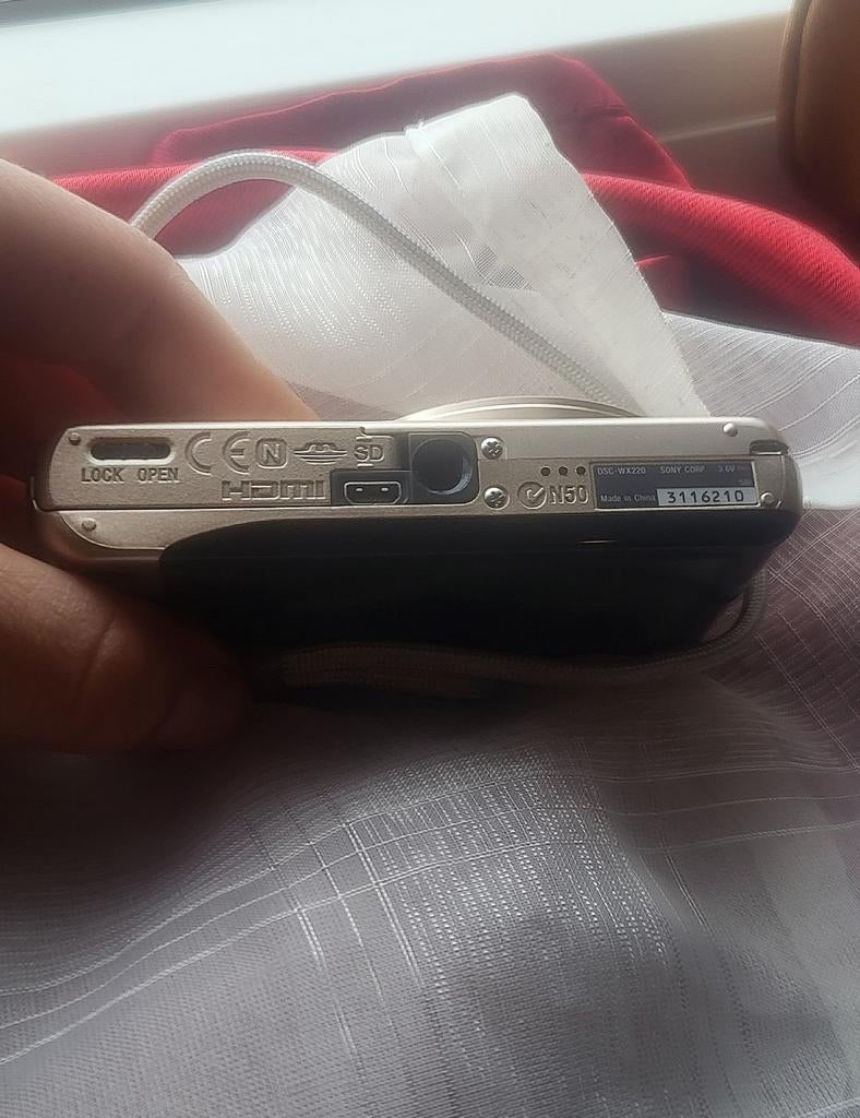 Appareil photo compact Sony Cyber-shot DSC-WX220 - Or (Gold), Enlèvement ou Envoi