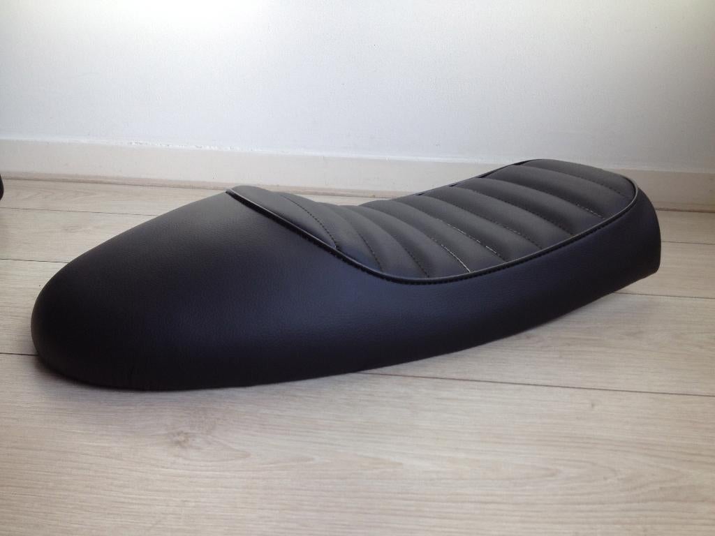 Zadel caferacer bobber scrambler zelfbouw bekleed zwart, Motoren, Ophalen of Verzenden, Nieuw