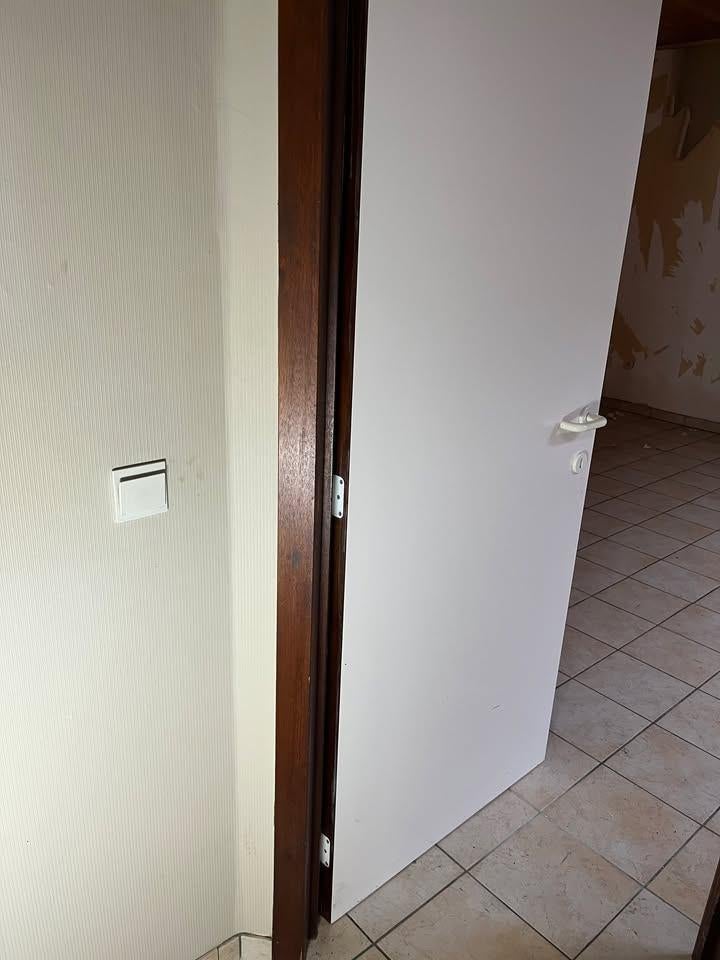 Drie vlakke schilderdeuren met massieve kern + kozijnen, Bricolage & Construction, Fenêtres & Moustiquaires, Utilisé, Porte intérieure