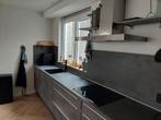 Moderne Betonlook Keuken met Whirlpool ApparatenGEDEMONTEERD, Synthétique, Gris, Enlèvement ou Envoi, Comme neuf