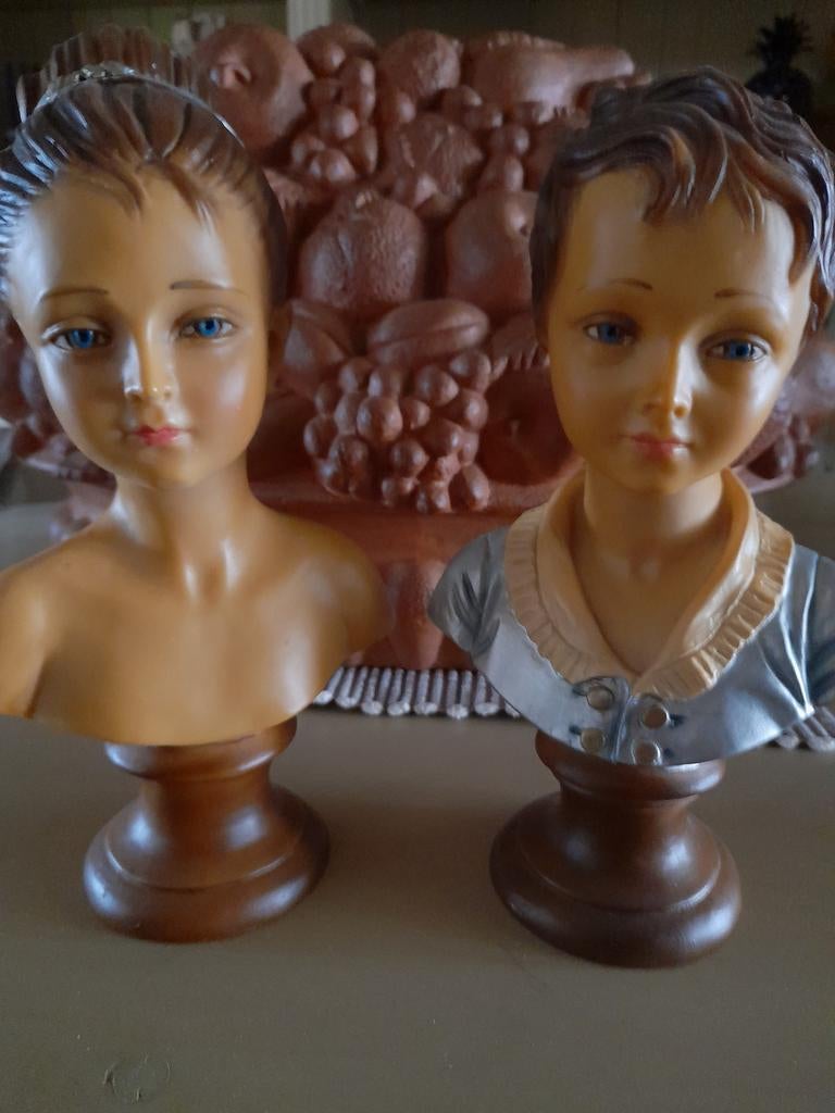 Borstbeeld ,Koppel .* Materiaal kunsthars *, Ophalen