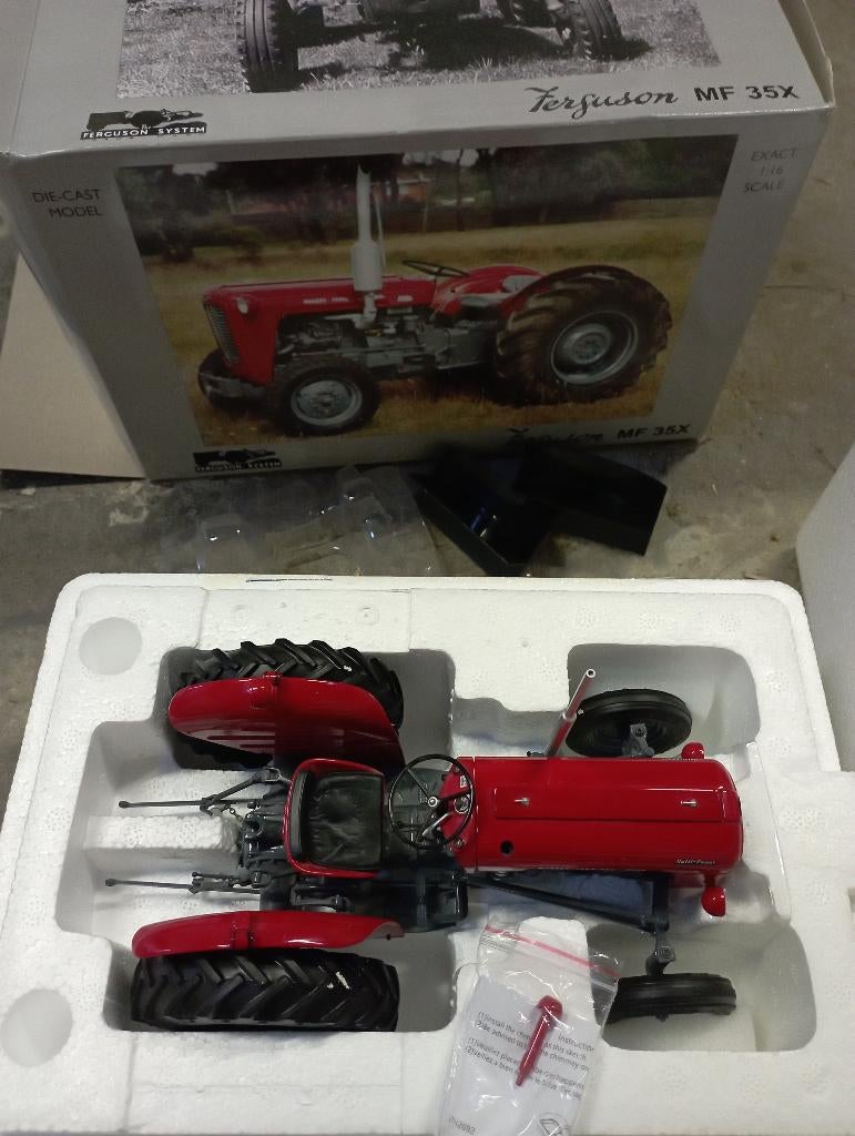 Universal Hobbies Massey Ferguson 35x schaal 1:16, Ophalen, Nieuw, Overige typen