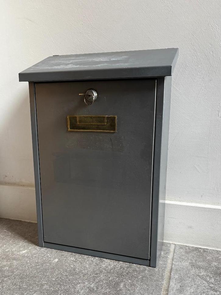 boîte aux lettres murale en acier inoxydable gris + 1 clé, Jardin & Terrasse, Boîtes aux lettres, Utilisé, Murale, Aluminium, Enlèvement ou Envoi