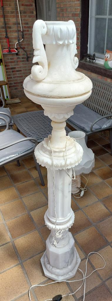 colone en albatre avec vase, Antiquités & Art, Enlèvement