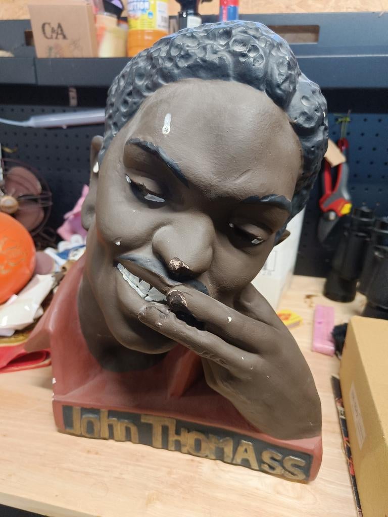 Gips beeld John Thomass, Ophalen