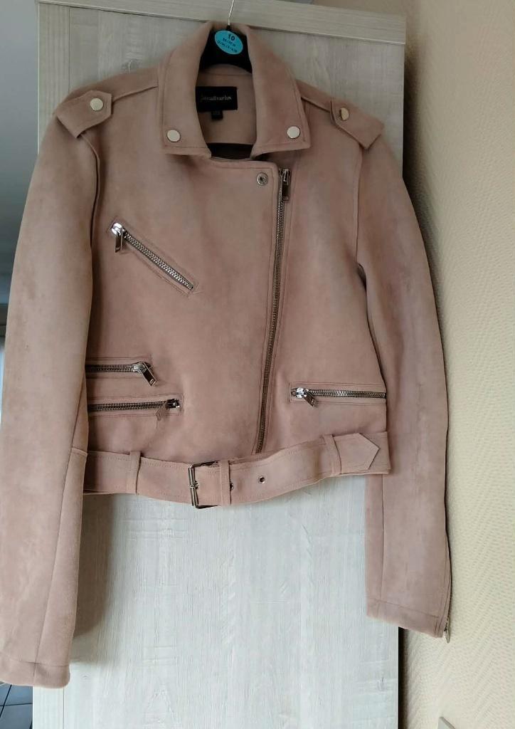 korte jack / korte jas Stradivarius maat Medium, Kleding | Dames, Jassen | Zomer, Zo goed als nieuw, Maat 38/40 (M), Beige, Ophalen of Verzenden