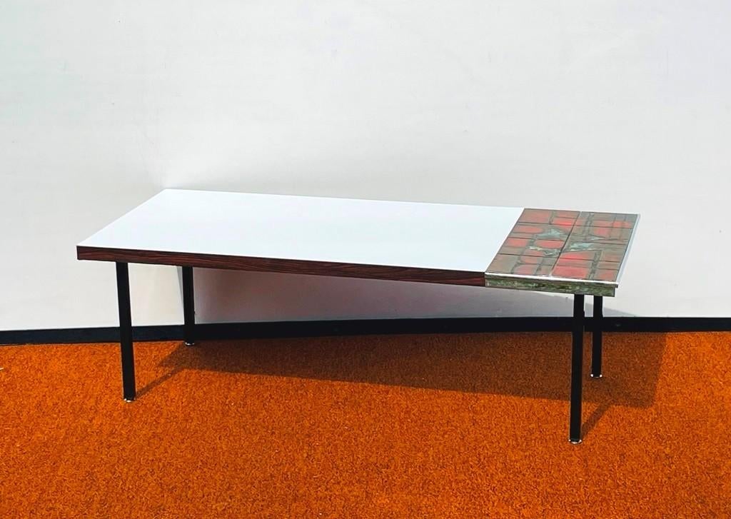 Lage tafel met tegels ' Lava ' [ 60s Vintage ] Salontafel, Huis en Inrichting, Tafels | Salontafels, Gebruikt, Rechthoekig, Overige houtsoorten
