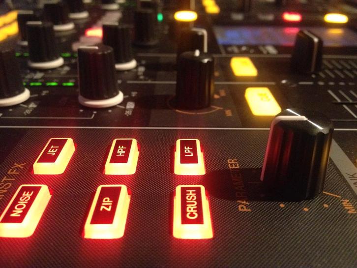 Table de mixage Pioneer DJM 2000, Musique & Instruments, Tables de mixage, Enlèvement