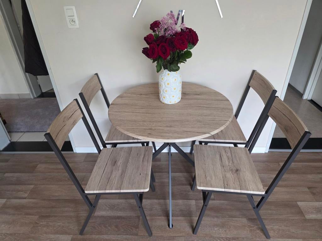 Kleine tafel met 4 stoelen te koop, Ophalen