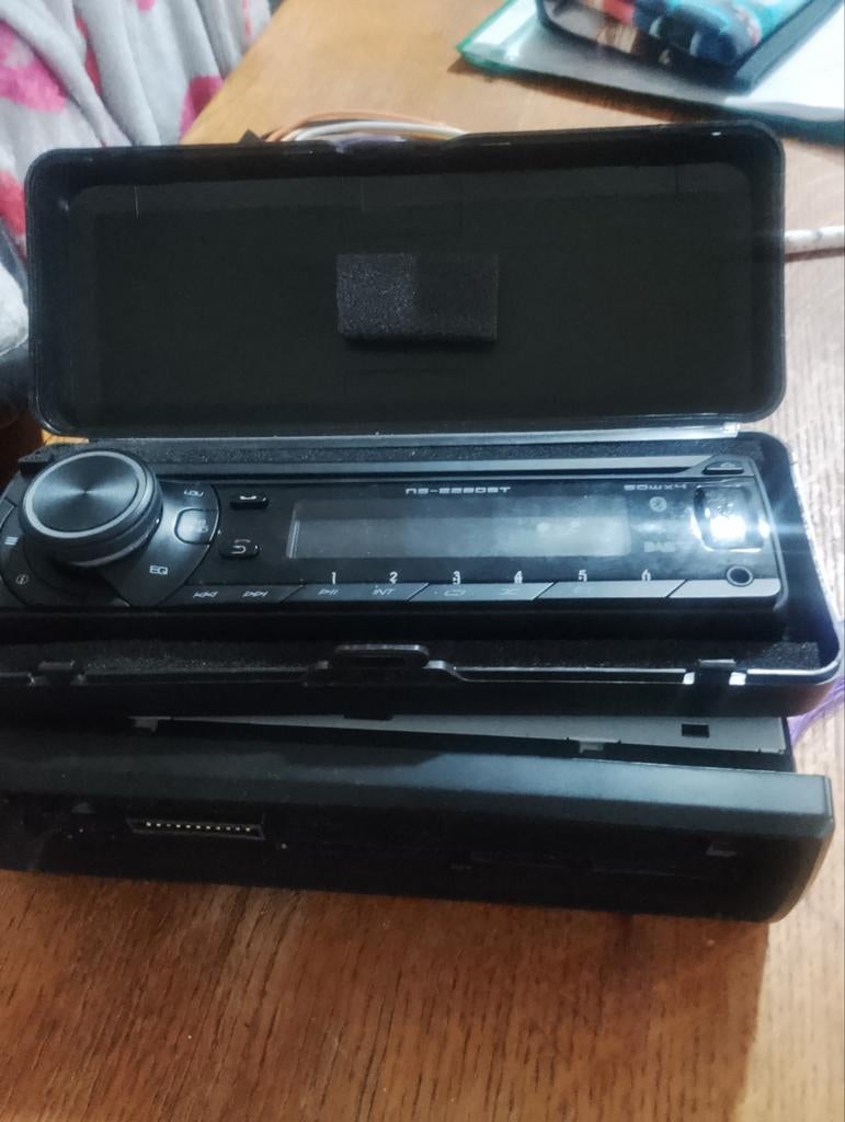 Poste pour voiture avec kit main libre bluetooth+ boite manu