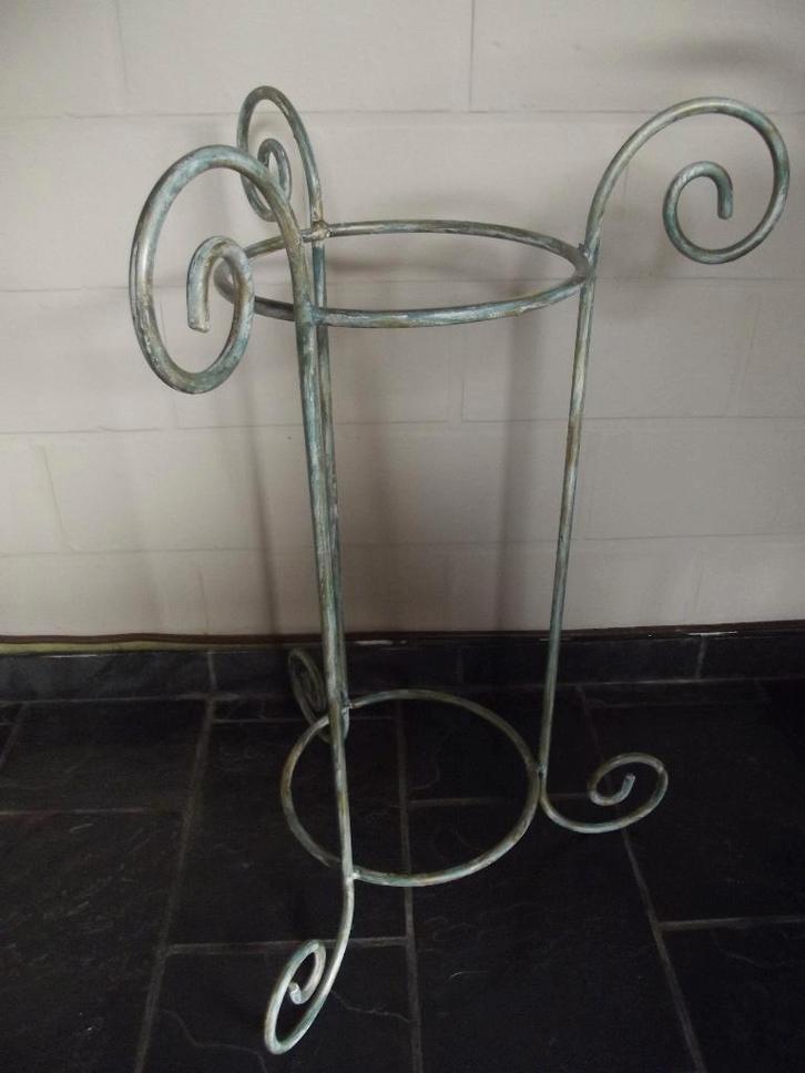 Metalen bloemenstaander, Tuin en Terras, Bloembakken en Plantenbakken, Zo goed als nieuw, Metaal, Binnen, Balkon, Tuin, 60 cm of meer