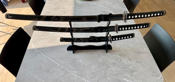 Set decoratieve Samurai zwaarden in zeer nette staat!, Collections, Objets militaires | Général, Autres, Enlèvement ou Envoi