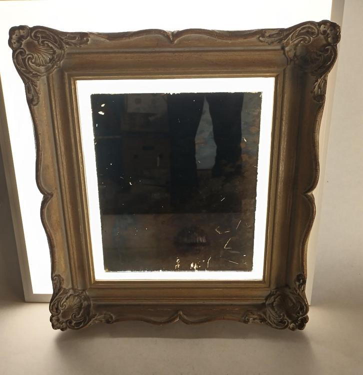 Oude, 'zwevende' spiegel in kader, Antiek en Kunst, Antiek | Spiegels, 50 tot 100 cm, Minder dan 100 cm, Rechthoekig, Ophalen