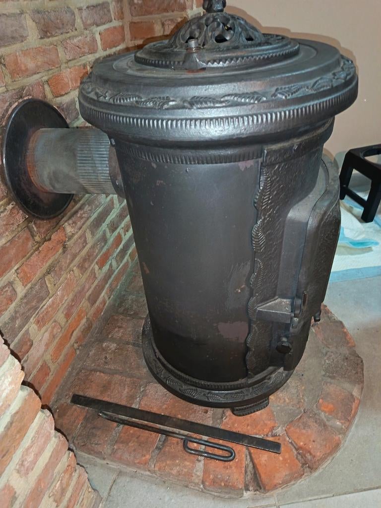 Poêle en fonte fonctionnel marque Nevada, Enlèvement, Bois
