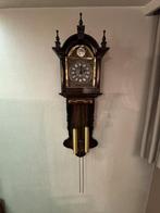 Klassieke wandklok in massief hout met messing wijzerplaat, Enlèvement