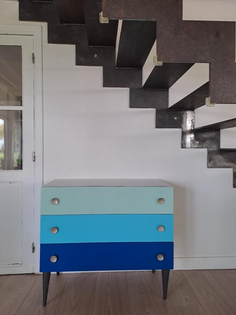 Geschilderd commode kastje, Ophalen