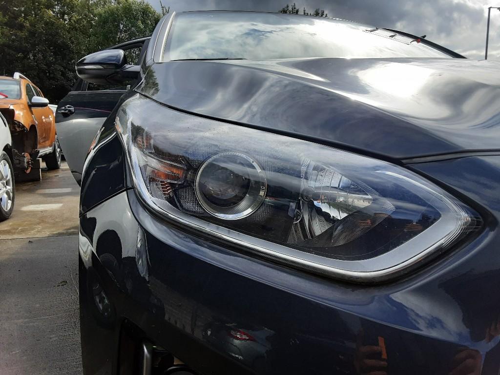 PHARE / OPTIQUE AVANT DROIT Ceed (CDB5 / CDBB) (RJ05RH06), Kia, Mevr. I. Hauben, Utilisé, Rue de l'Espoir 34 34
4030  GRIVEGNÉE, BE