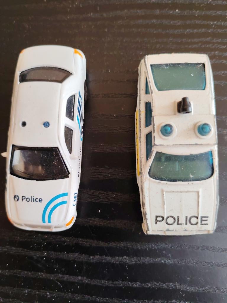 Voitures de police, Collections