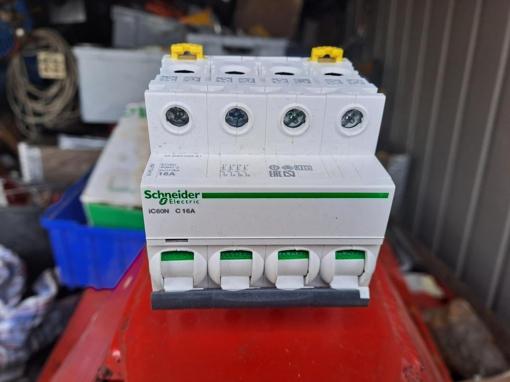 Zekeringen ,allemaal nieuw ganse lot voor 75 e, Doe-het-zelf en Bouw, Elektriciteit en Kabels, Ophalen of Verzenden