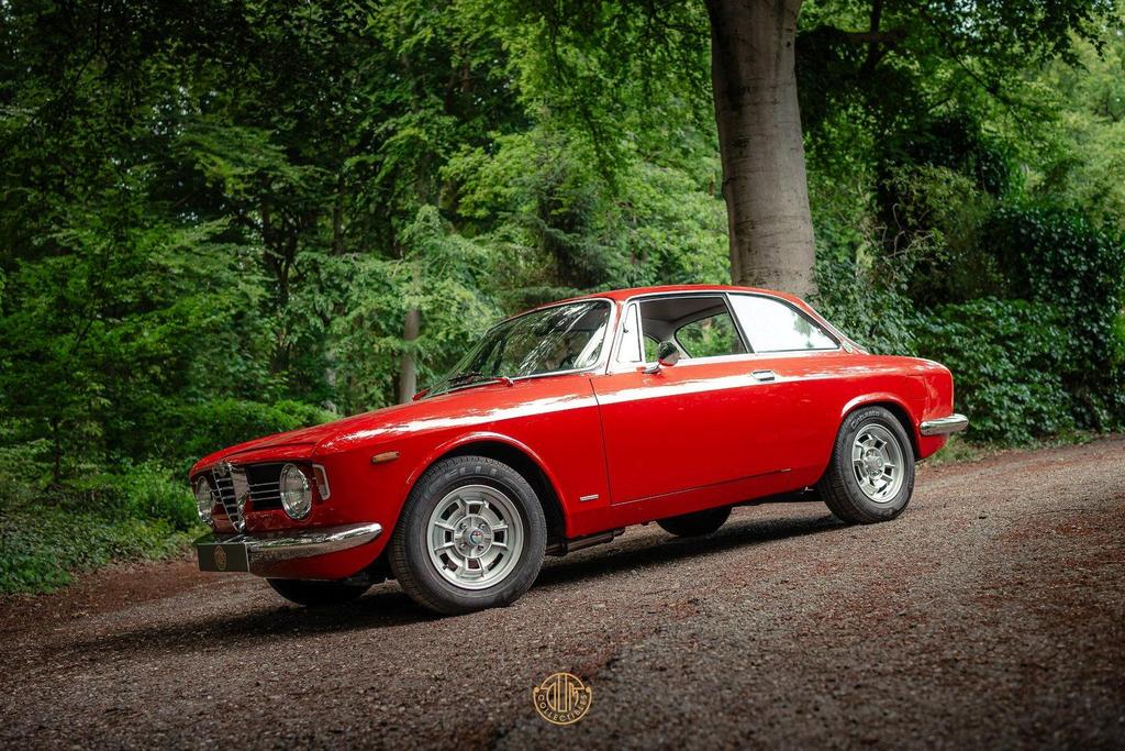Alfa Romeo Giulia 1600 Sprint GTV Veloce, Autos, Alfa Romeo, Rouge, Achat, Boîte manuelle, Noir