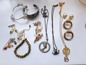 Lot de bijoux vintages 