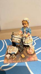 Washday  with teddy christine haworth, Collections, Statues & Figurines, Enlèvement, Comme neuf