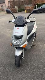APRILIA LEONARDO 125cc, Fietsen en Brommers, Ophalen, Zo goed als nieuw