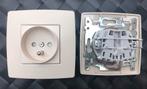 2 Stopcontacten Niko Original Cream 21 mm - Nieuw, Ophalen of Verzenden, Nieuw, Stopcontact