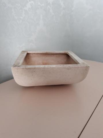 witstenen bloempot platte plantenpot br: 24 cm  h: 10cm beschikbaar voor biedingen