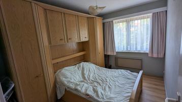 Slaapkamer met een bed van 140x200 beschikbaar voor biedingen