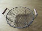 panier fer avec poignées en bois, Maison & Meubles, Accessoires pour la Maison | Plataux & Paniers, Enlèvement, Utilisé, Bois