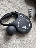 Retractable leash with poop bag compartment, Dieren en Toebehoren, Hondenriemen, Ophalen of Verzenden, Zo goed als nieuw
