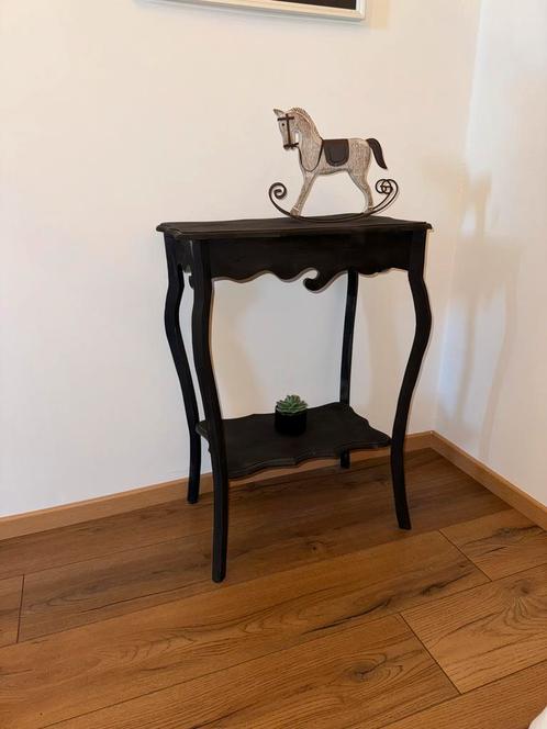 Zwart bijzettafeltje – compact en stijlvol, Huis en Inrichting, Tafels | Sidetables, Zo goed als nieuw, Ophalen