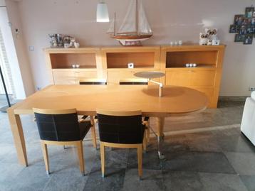 Giorgetti by Chi Wing Lo eetplaats, dressoirs, 4 stoelen beschikbaar voor biedingen