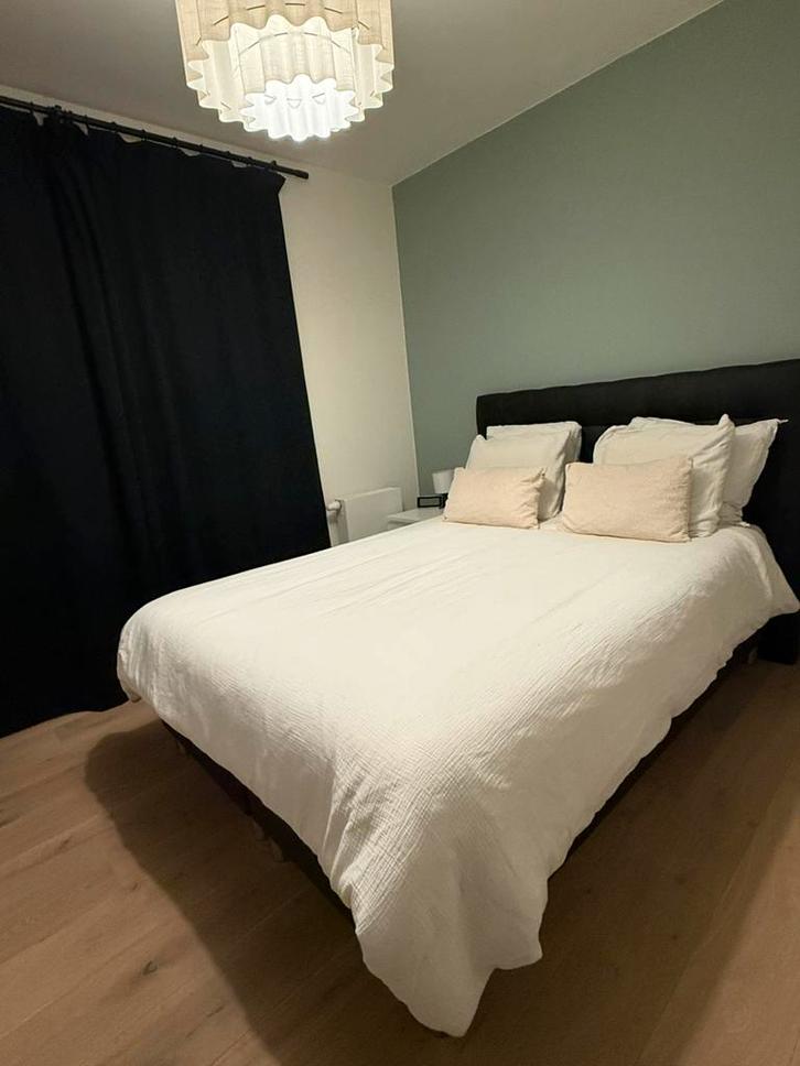 Lit 1m40 avec matelas, Maison & Meubles, Chambre à coucher | Lits boxsprings, Utilisé, 140 cm, 200 cm, Deux personnes, Noir, Enlèvement