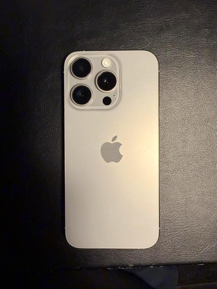 Iphone 15 Pro - Titanium with 2 free cases, Telecommunicatie, Mobiele telefoons | Apple iPhone, Zo goed als nieuw, 256 GB, Zonder abonnement