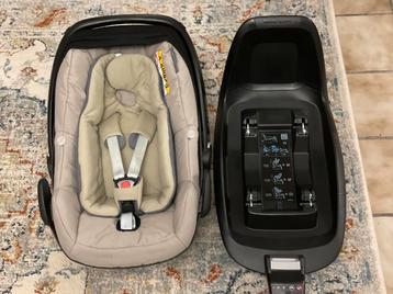 Maxi-Cosi Pebble Plus i-Size Autostoelhoes + 2wayfix isofix beschikbaar voor biedingen