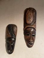 Houten masker, Ophalen