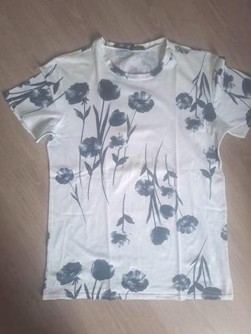 T-shirt met witte blauwe bloemen XL  beschikbaar voor biedingen