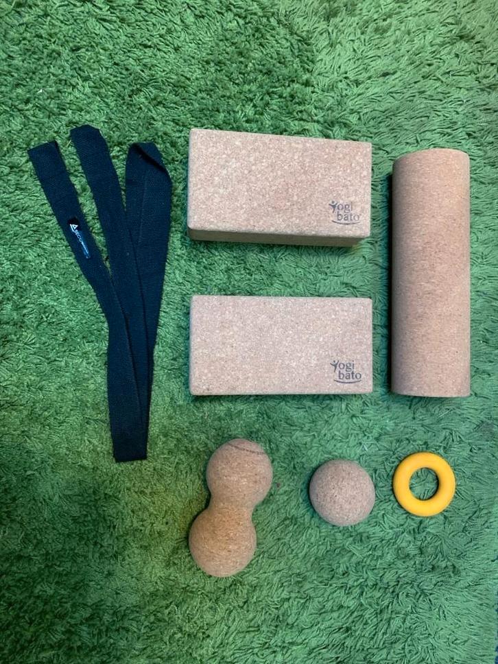 Yoga props, Sports & Fitness, Yoga & Pilates, Comme neuf, Accessoire de yoga, Enlèvement ou Envoi