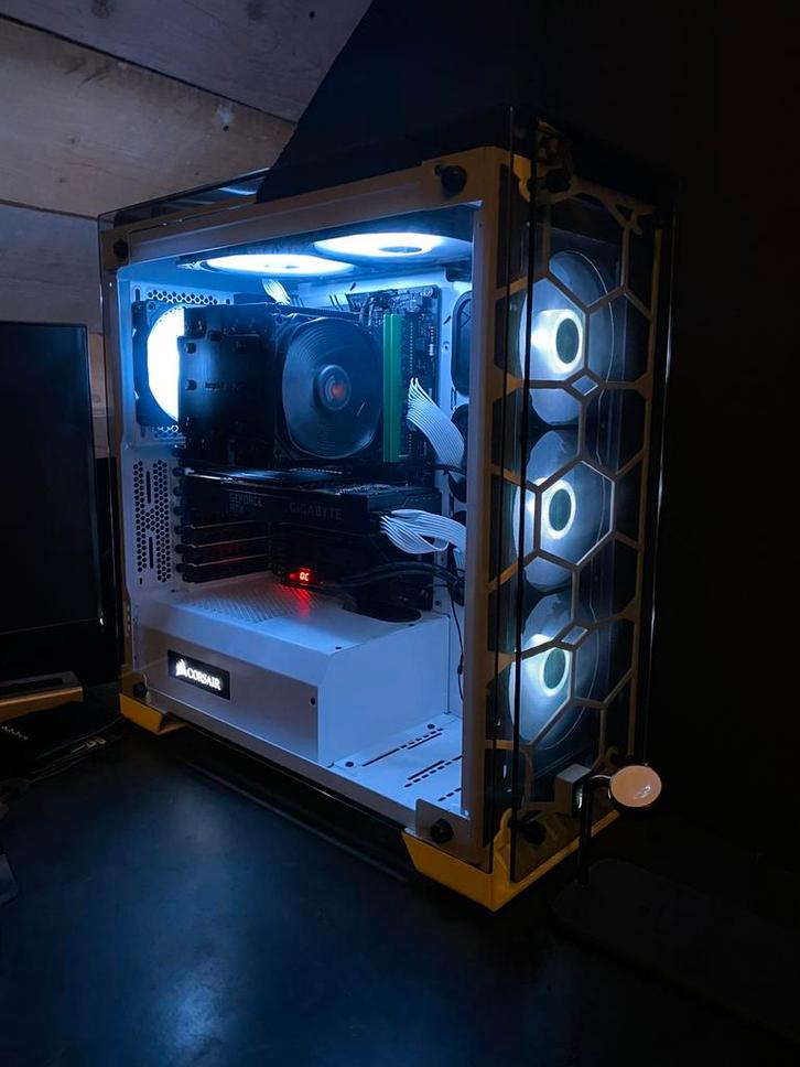 Prachtige desktop, Games en Spelcomputers, Games | Pc, Zo goed als nieuw, Ophalen of Verzenden