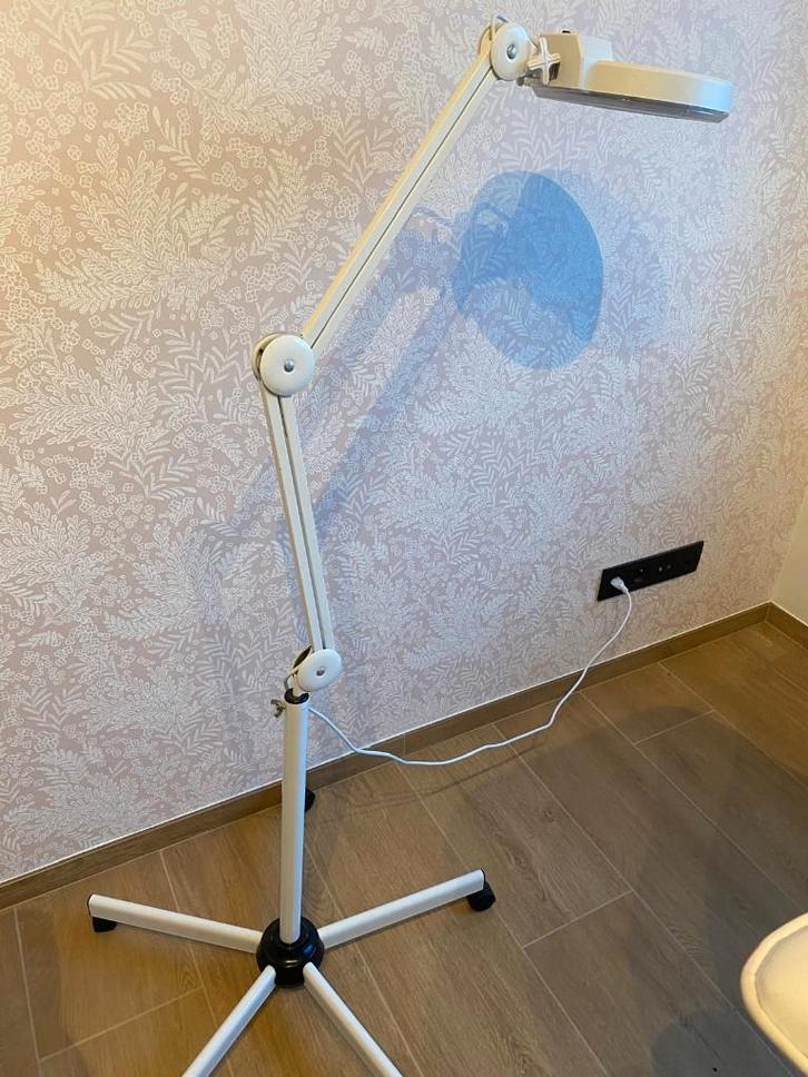 loeplamp met statief, Hobby & Loisirs créatifs, Loupes & Lampes loupes, Utilisé, Lampe loupe, Enlèvement